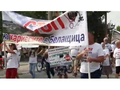 Жители на Белащица и околните села протестират срещу кариерите от години.