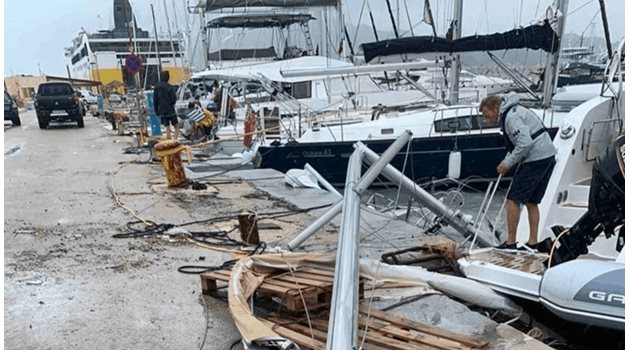 Природното бедствие е нанесло сериозни материални поражения. Снимка: Туитър/ Greekcitytimes
