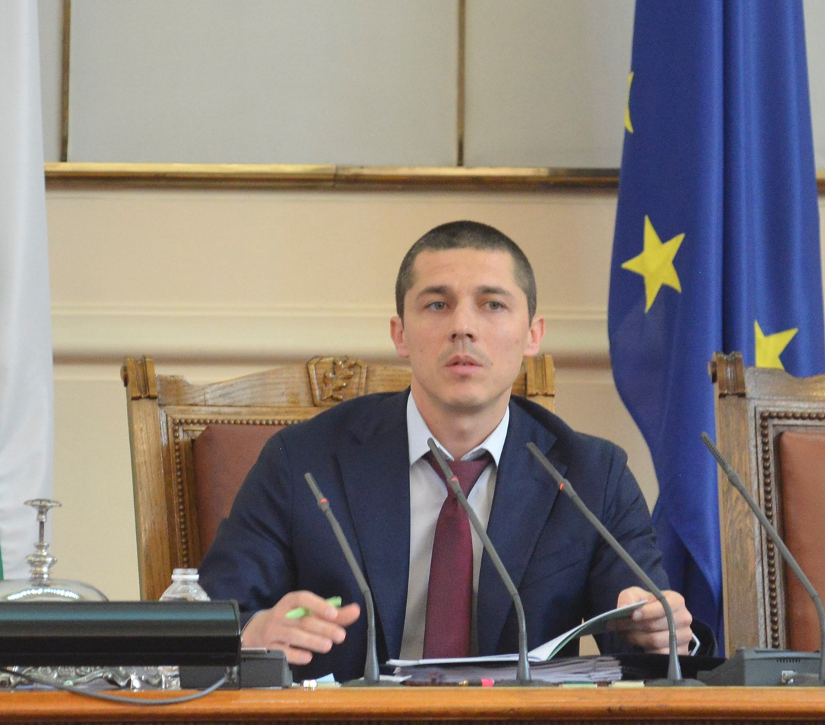 ПП-ДБ поиска по-тежки наказания за хулиганите в парламента, Божанков все пак успя да се изкаже