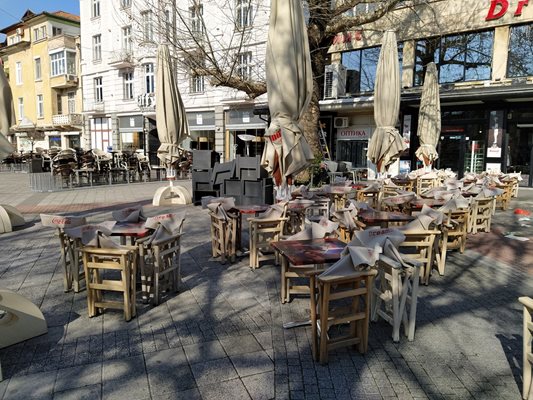 Това заведение в центъра на Пловдив винаги е пълно, сега е затворено.