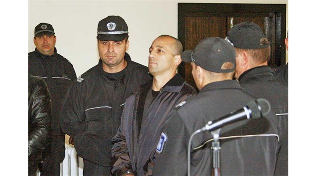 Юлиян Мирчев-Фрико в Окръжния съд в Благоевград. През 2007 г. той бе осъден на 22 г. затвор. 
СНИМКА: АРХИВ