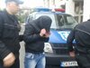 Докараха трафикант в бургаския съд, решават за постоянния му арест