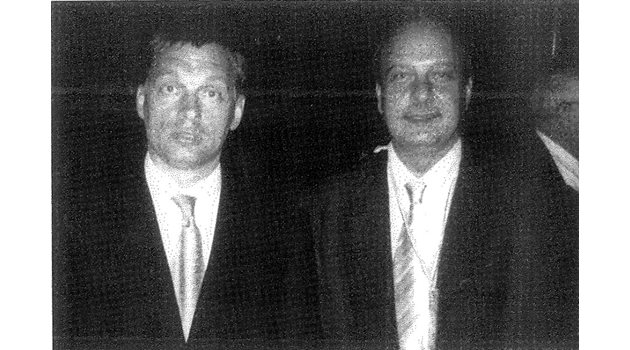 Георги Марков и Виктор Орбан през 2001 г. Двамата се срещат на “Нейпстадион” за честването на 100 г. футбол в Унгария.  СНИМКА: ЛИЧЕН АРХИВ