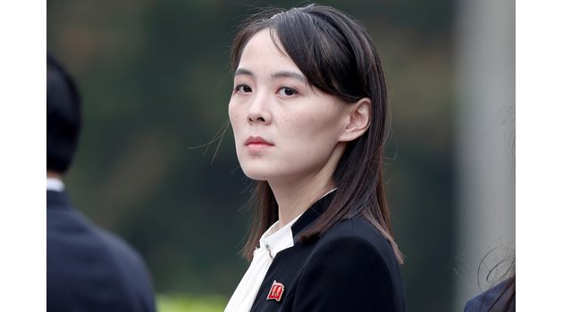 Сестрата на лидера Ким Йо Чен се издигна в партийната йерархия в последните години, но едва ли ще поеме кормилото, ако нещо се случи с брат й, смятат анализатори.