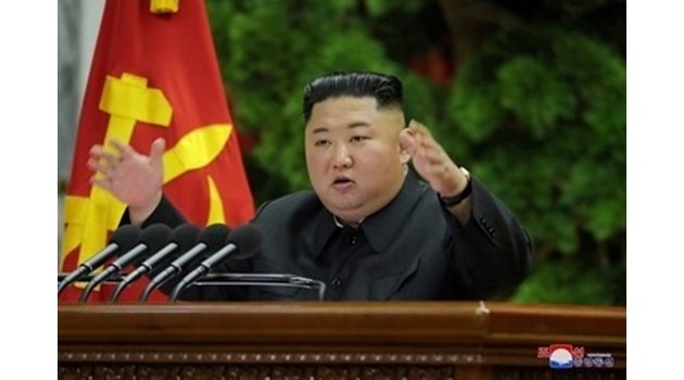 Откриха мистериозна следа на ръката на лидера на Северна Корея КНДР Ким Чен Ун СНИМКА: Ройтерс