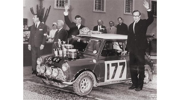 УСПЕХ: В ръцете на Пади Хопкирх май-малкият автомобил печели най-голямото рали.