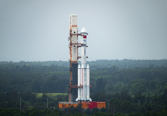 Ракетата „Чанджън-7 Y5“ с товарния космически кораб „Тиенджоу-4“ бе изстреляна от провинция Хайнан на 10 май. Снимка:Радио Китай
