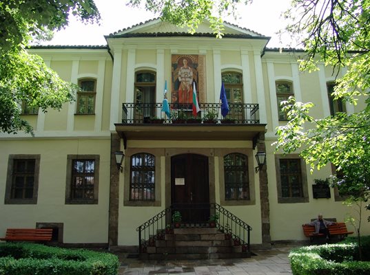 Къщата–музей на улица "Съборна" 18, превърната в постоянна експозиция на Златю Бояджиев.