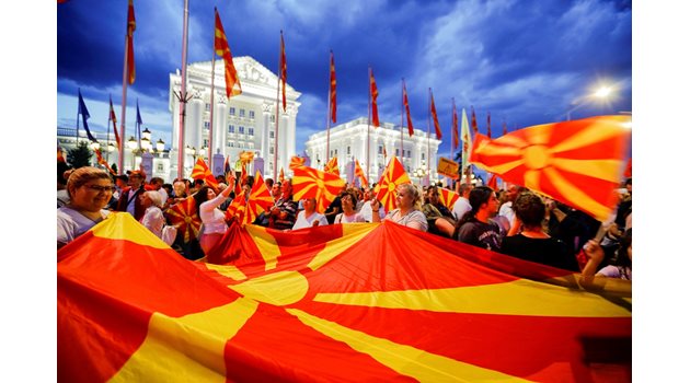 Протести превзеха Скопие заради френското предложение за присъединяване на РСМ към ЕС, което предвижда и вписване на българите в конституцията. Засега протести срещу египтяните няма.