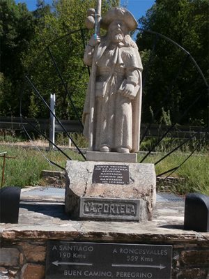Апостол Сантяго - една от многото статуи