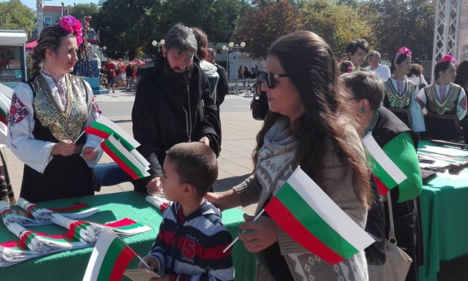 Десетки бургазлии излязоха с децата си на празника. Снимка:Авторът
