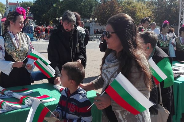 Десетки бургазлии излязоха с децата си на празника. Снимка:Авторът