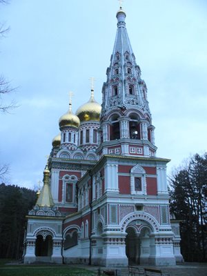 Храм-паметникът стана собственост на Българската православна църква през 2004 г. при правителството на Симеон Сакскобургготски.