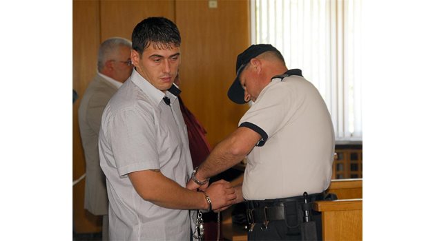 УСПЕХ: Днес Лазар Колев е подсъдим за убийството на сестри Белнейски с помощта на Костов. 