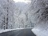 Сняг на прохода "Шипка", пътните настилки са мокри