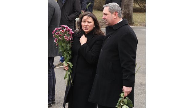 Двойката на погребението на Панов. СНИМКА: Николай Литов