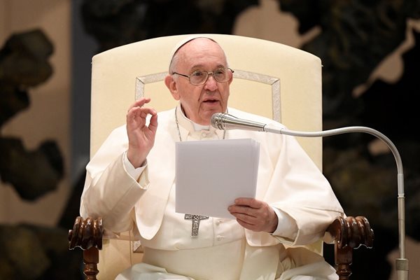 Папа Франциск: Храната намалява, дрънкането на оръжие се усилва, драмата на Каин и Авел с Украйна