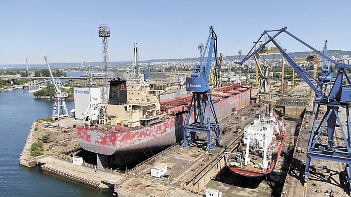 Ремонт на кораб в „Булярд корабостроителна индустрия“