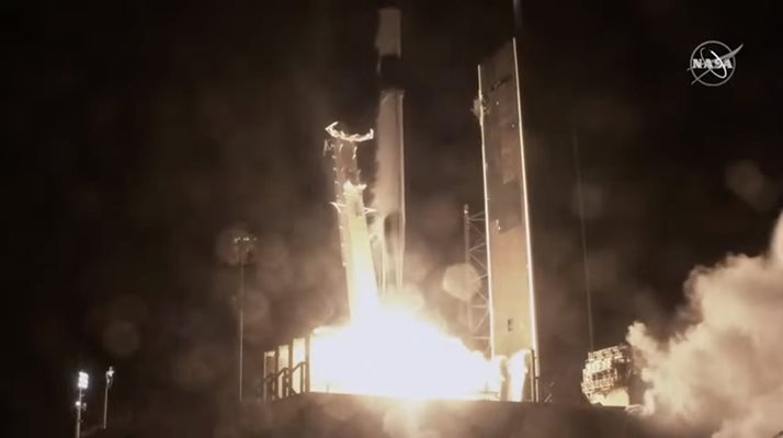 Ракетата на "Спейс Екс" излита за Международната космическа станция СНИМКА: НАСА