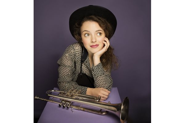 Тромпетовата сензация” Лусиен Реноден Вари, която свири и класика, и джаз