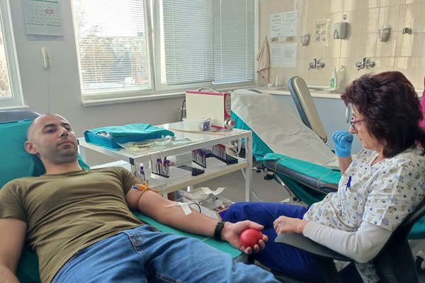 Полицаи от различни звена в Областната дирекция на МВР дариха кръв за пациенти на УБАЛ Бургас.