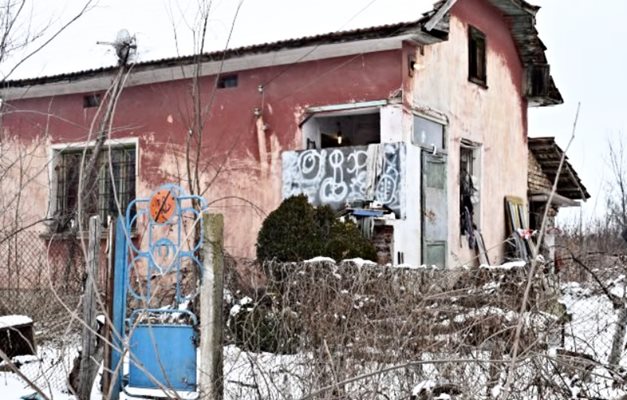 Къщата в с. Бутан, в която Едуард бил открит мъртъв. Снимка: kozloduy-bg.info