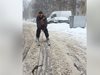 Младежи яхнаха ските из столичния квартал "Обеля" (Видео)