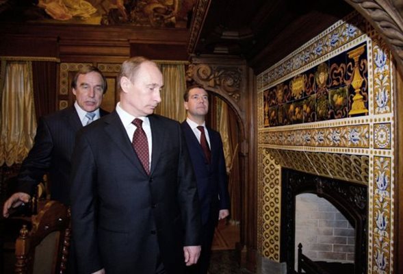 Челистът Сергей Ролдугин (вляво) е един от най-близките приятели на Путин. СНИМКА: БИ БИ СИ