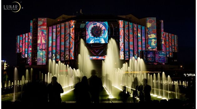 Националният дворец на културата по време на фестивала на светлините LUNAR