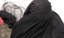 Съпруга от ИДИЛ за секс посегателствата на терористите: Това не е изнасилване, според исляма (Видео)