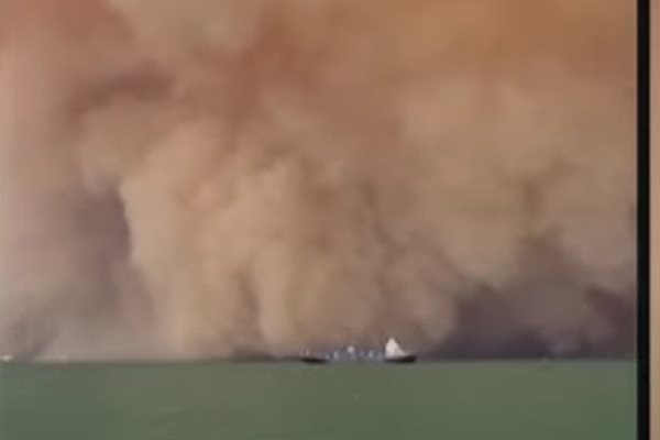 Необичайно силна пясъчна буря в Суецкия канал 
Снимка: Youtube