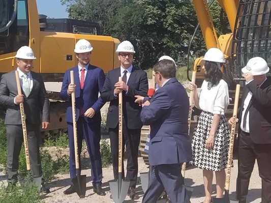 В Пловдив бе направена първа копка за нов завод за 20 млн. лева.