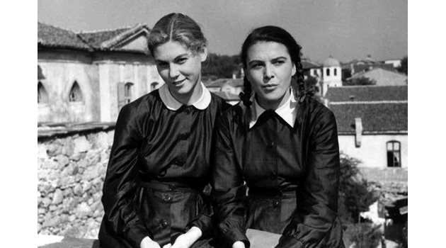 Емилия Радева и Гинка Станчева в "Ребро Адамово", филм, станал хит през 50-те години