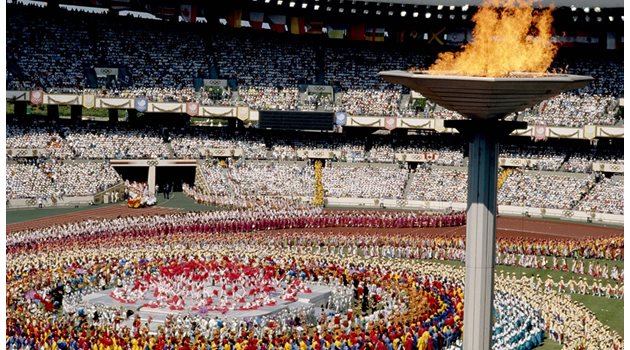 В крайна сметка 159 държави участват на откриването на олимпиадата в Сеул, след като всички бойкоти са преодолени.