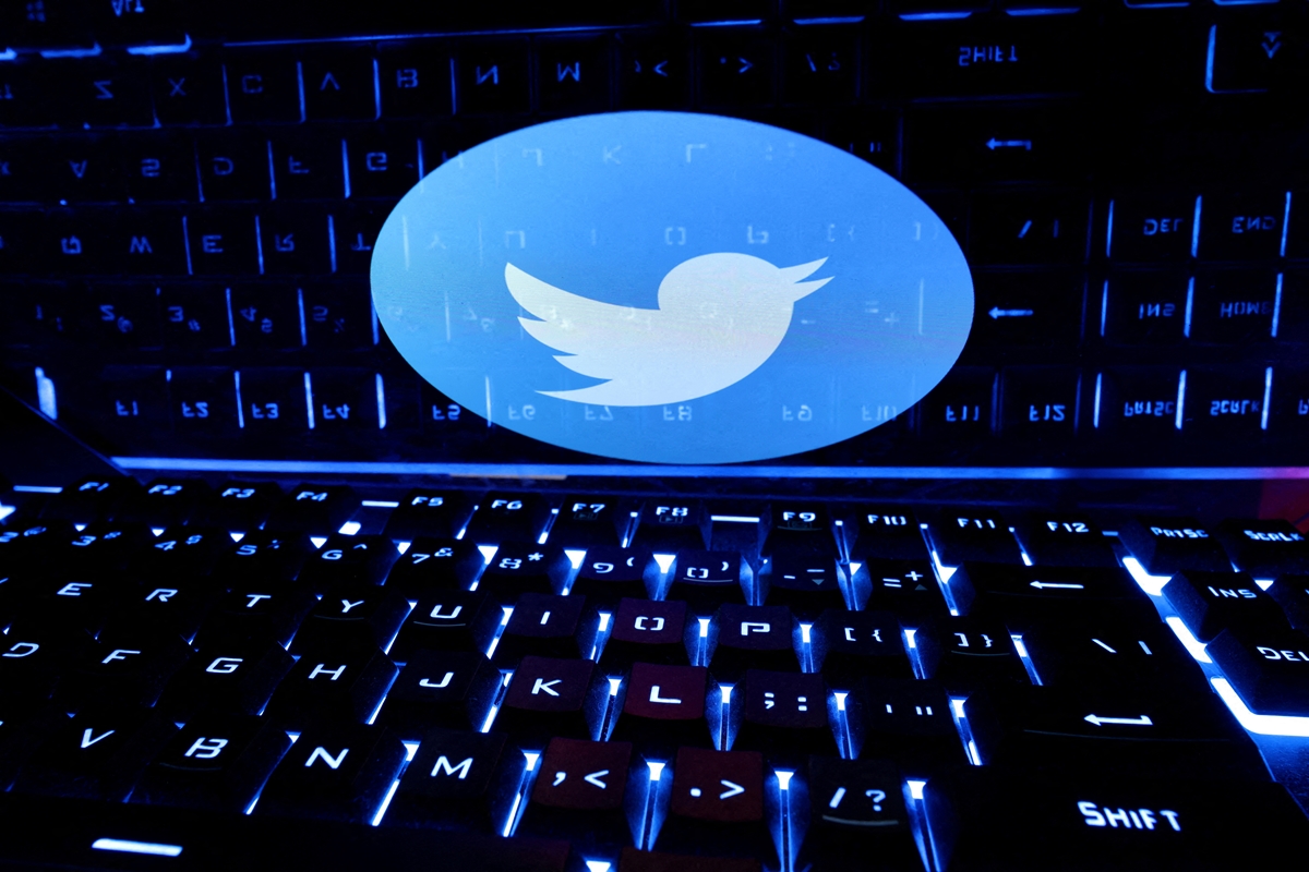 "Туитър" ограничава услугите за потребители, които не плащат месечна такса