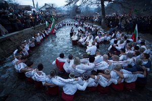 На Богоявление в Монтана ще се извие мъжко хоро в ледените води на Огоста