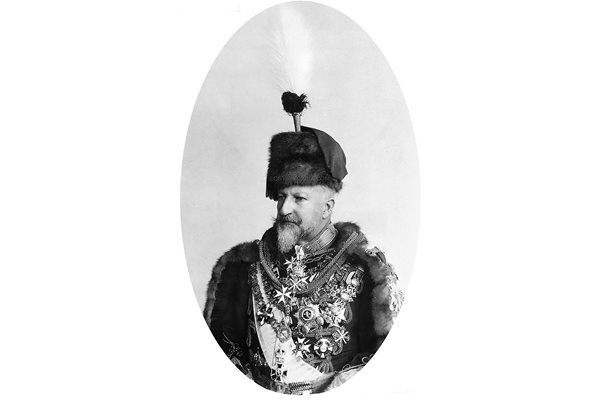 Фердинанд І в унгарска хусарска униформа със самурен калпак и перо