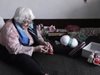86-годишна социално слаба жена от Монтана прави уникални мартеници (Видео)