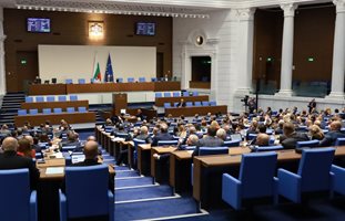 От втория опит стана: 125 депутати осигуриха кворума в парламента, почва свалянето на Желязков