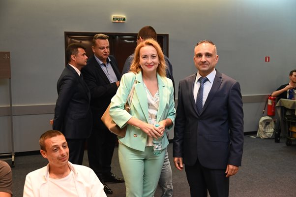 Световната шампионка Антоанета Стефанова с новоизбрания президент на Българска федерация по шахмат 64 Милен Василев.