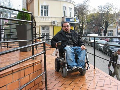 Петър Кичашки 22 пъти печели битки в полза на хората с увреждания.
СНИМКА: АВТОРЪТ