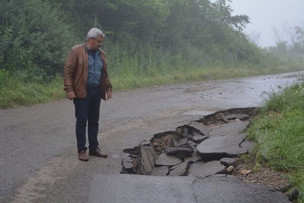 Кметът на Монтана Златко Живков на оглед на щетите от наводнението