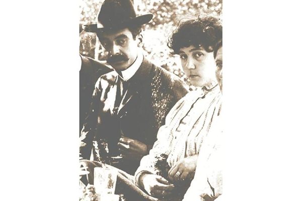 Лора и Яворов по време на първата им среща в Драгалевци
СНИМКИ: "24 ЧАСА"
