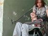 Момче с увреждане не може да излиза без рампа от дома си в "Люлин"