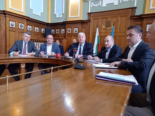 Кметът на Пловдив Здравко Димитров и заместниците му представиха бюджета за 2022 г.