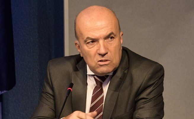 Служебният министър на външните работи Николай Милков е предложил откриването на трите нови консулства.