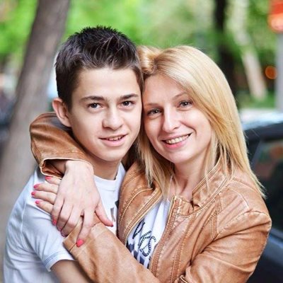 Майкъл с майка си Гергана Михайлова. Снимка: Фейсбук