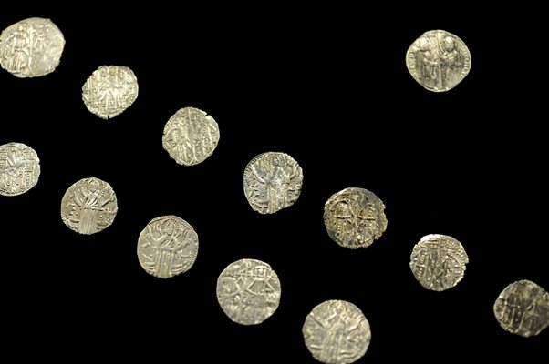 Намерените край крепостта Урвич сребърни монети от времето на цар Иван Шишман