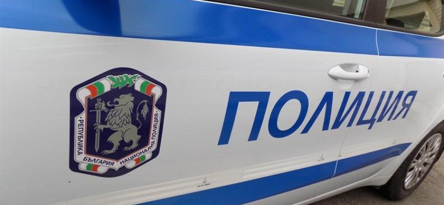 Полицейски служители задържаха седем души в Пазарджишко за разпространение и притежаване на наркотици