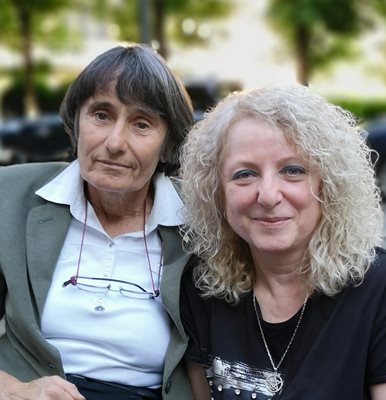 Многократно награждаваната писателка Здравка Евтимова (вляво) и начинаещата поетеса Лилия Илиева - тя високо я оцени.